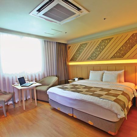 Hotel International Чханвон Экстерьер фото
