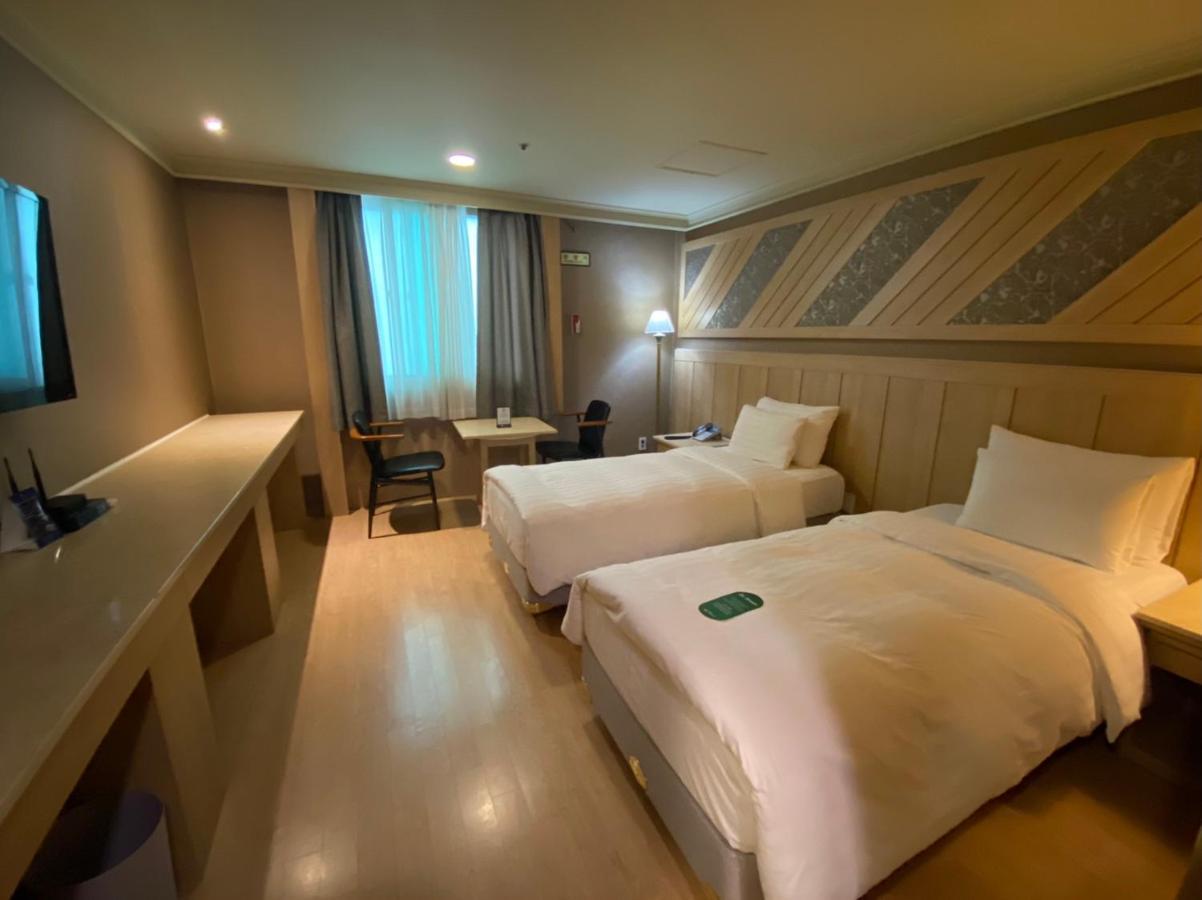 Hotel International Чханвон Экстерьер фото