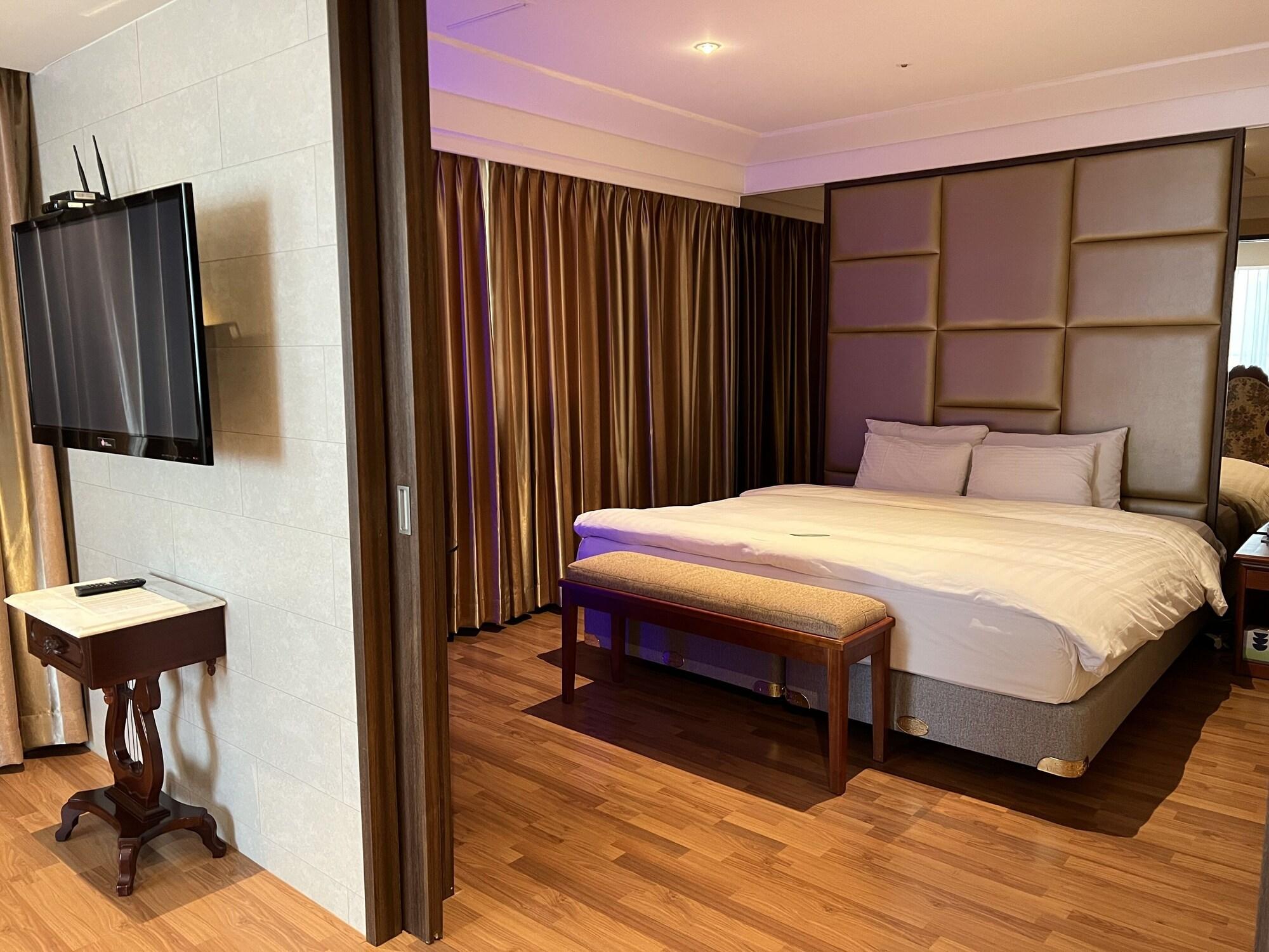 Hotel International Чханвон Экстерьер фото