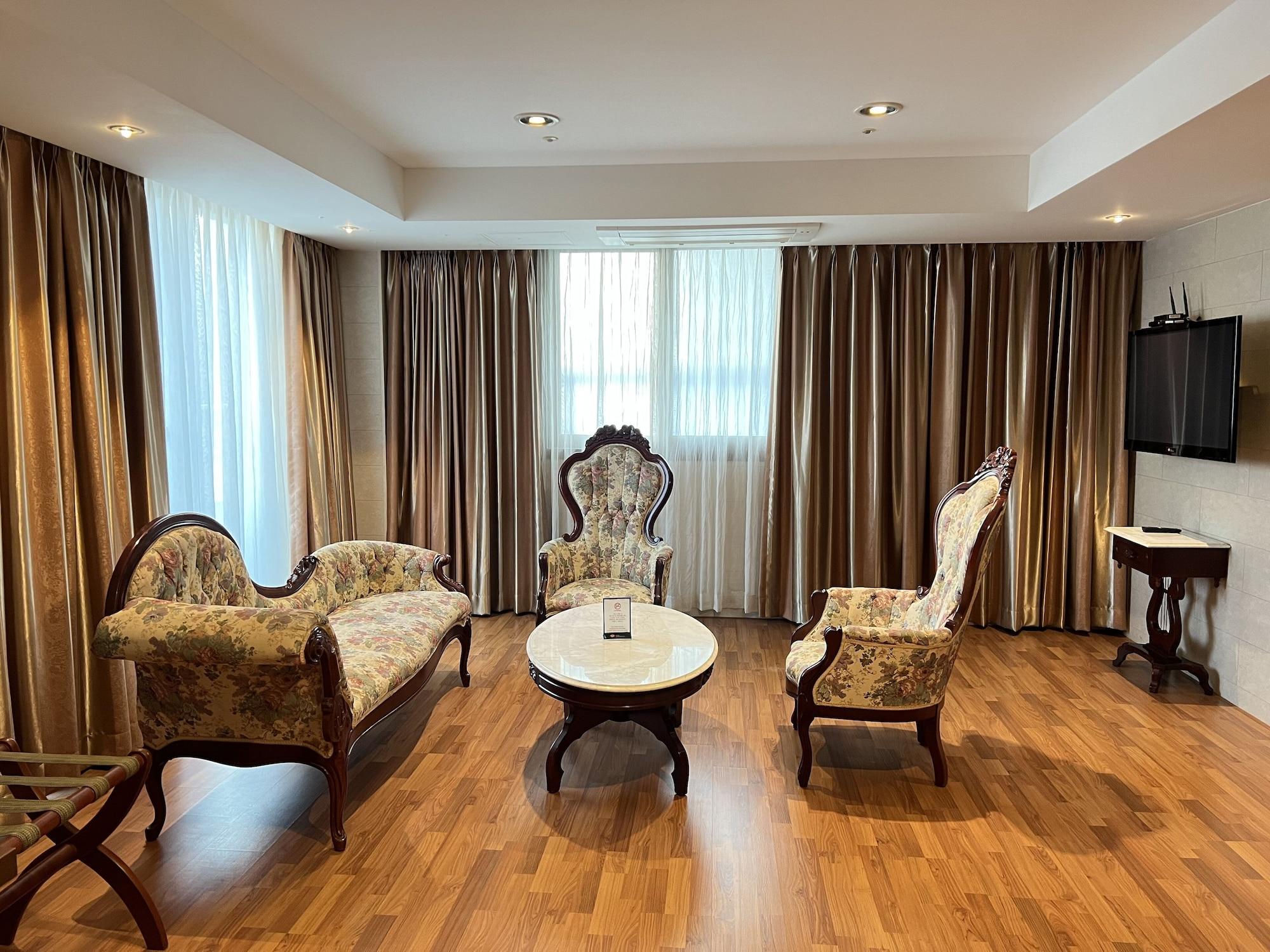 Hotel International Чханвон Экстерьер фото