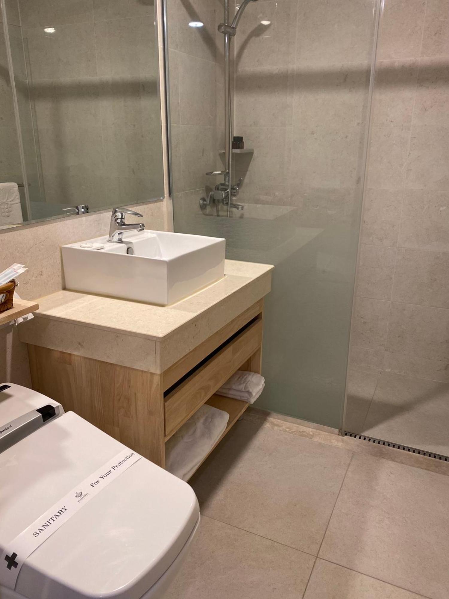 Hotel International Чханвон Экстерьер фото
