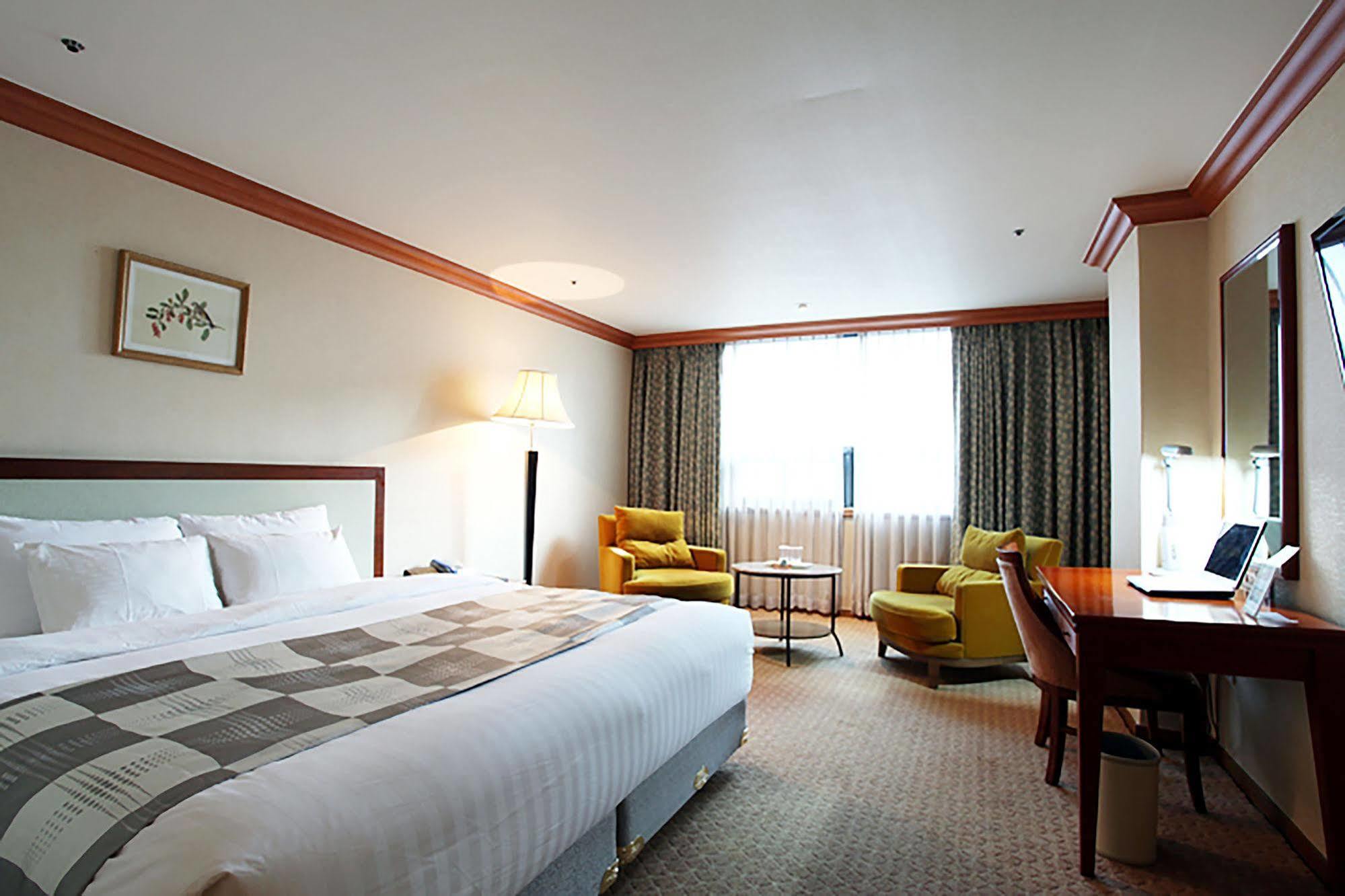 Hotel International Чханвон Экстерьер фото