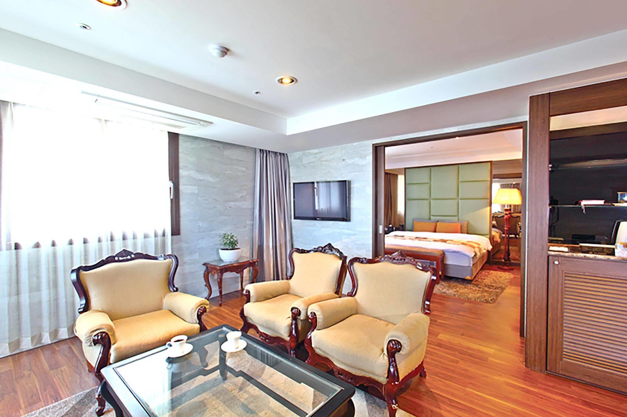 Hotel International Чханвон Экстерьер фото