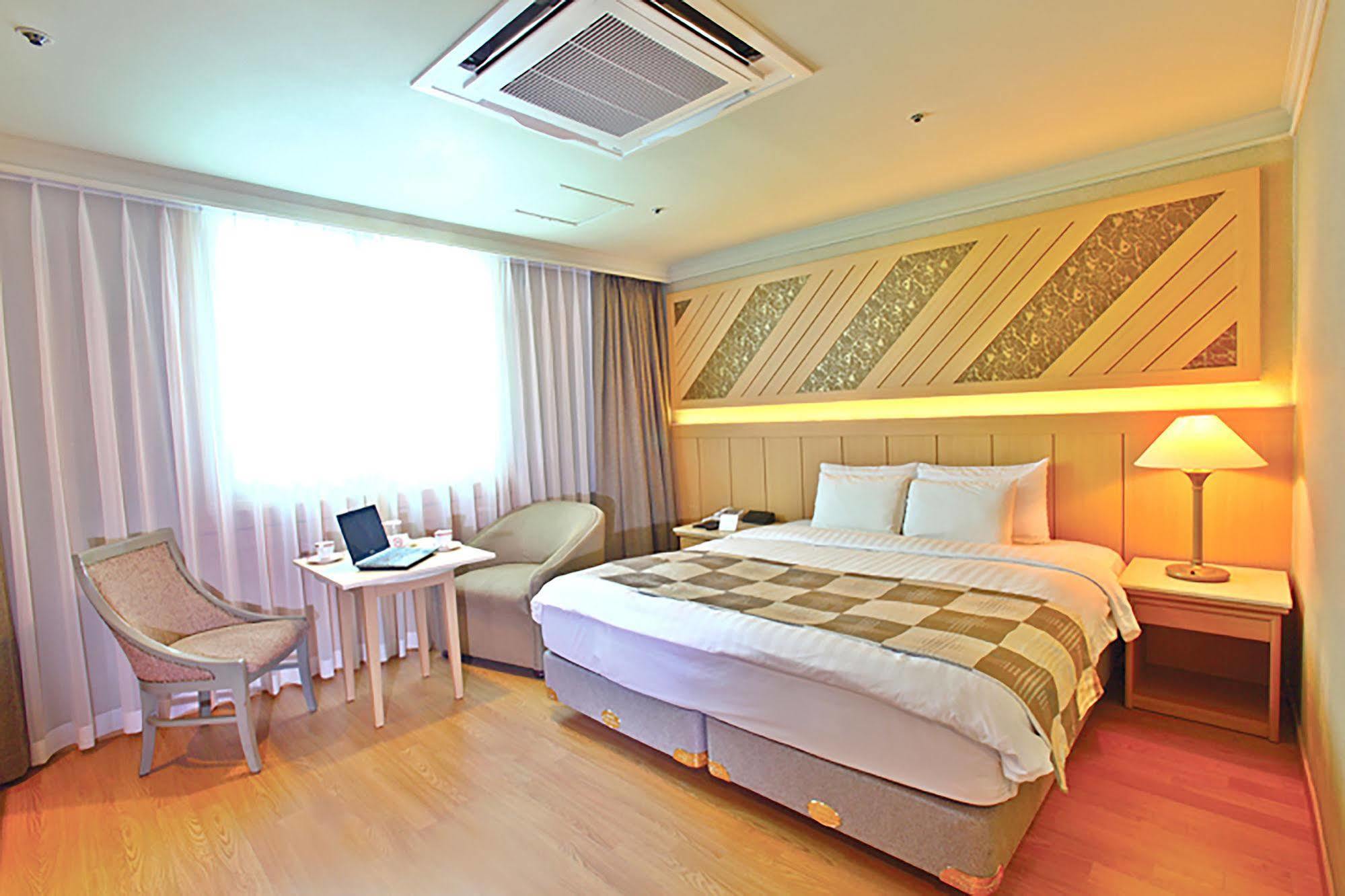Hotel International Чханвон Экстерьер фото
